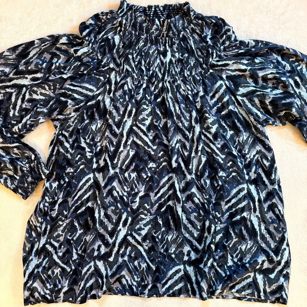NWT beachlunchlounge Blue Black Gray Delilah Smocked Neck Blouse in Blue Glow XL